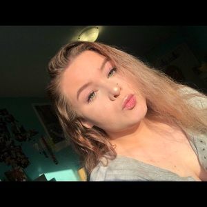 Meet your Posher, Kayla